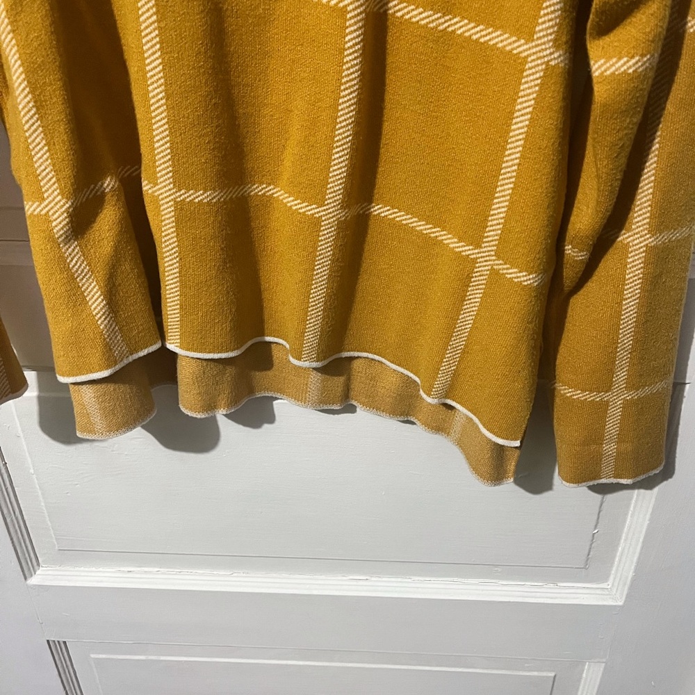 Max Studio Mustard/White Sweatshirt